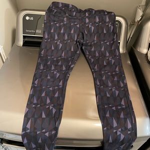 Lululemon Mid Rise Tight Legging Full Length Print Size 8 Women’s Purple Black